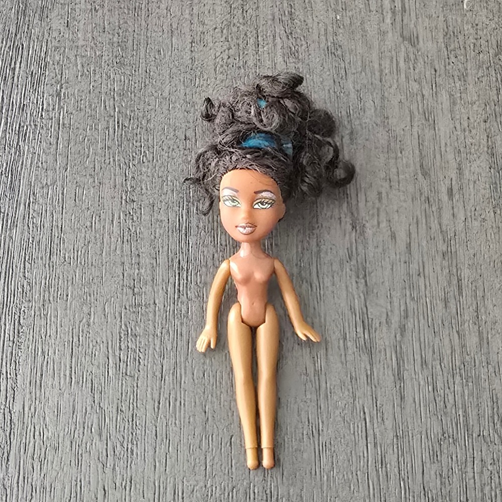 MGA Bratz‎ Lil Angelz Sasha Doll 2002 Mini Nude 4.5 In Dark Brown Curly Hair Bun
